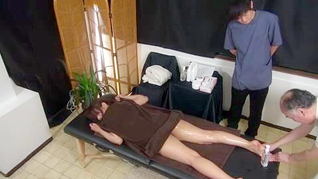 Totally Wrong Acupressure Therapy Leaves MILF in Heat