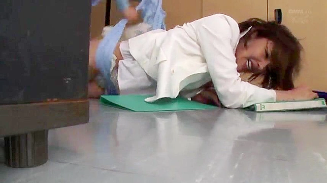 JAV AV - 恐怖の絶叫OL柚木ティナ、営業時間外に清掃員に残酷ファックされる