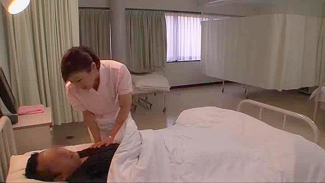 授乳中の看護婦が患者に親密なケアをする - HD XXX JAV TUBE