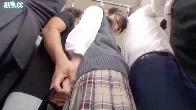 バスに乗った不運な少女をフィーチャーした日本のポルノビデオ