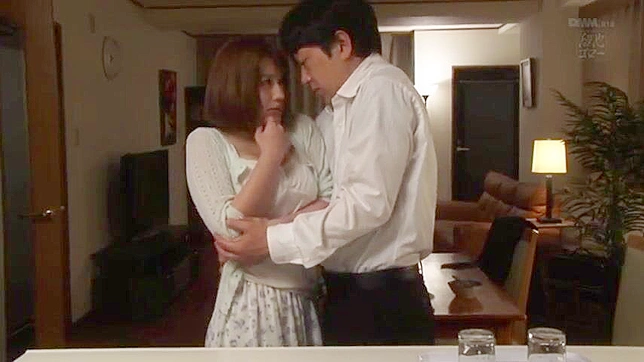 本田理子のベッドで巨乳妻が夫の親友に驚かれる