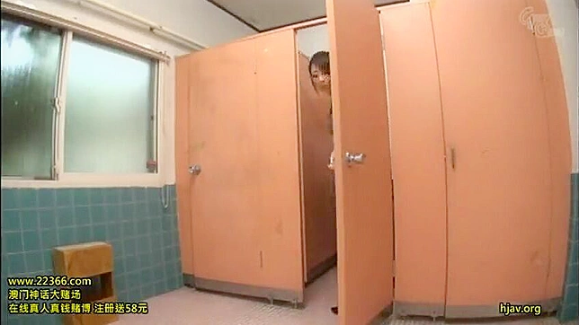 生徒たちに脅迫され犯される-巨乳教師・篠田あゆみ 秘密のトイレで逢瀬を重ねる