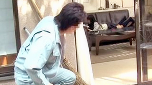 Unprotected Teen Secret Encounter with Repairman in Japan