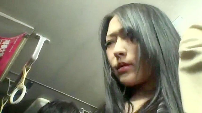 日本の満員バスで10代の若者が輪姦される