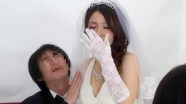 セクシーなニッポンの花嫁、ウェディング・カメラマンとの密会を激写される