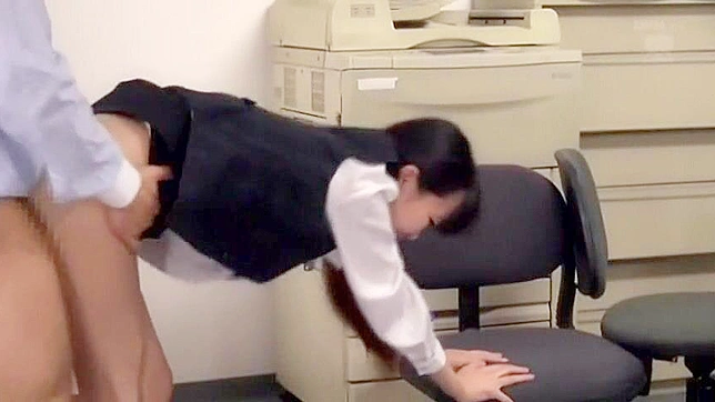 Uncontrollable Desire - Boss Secret Affair with his Secretary in the Workplace
