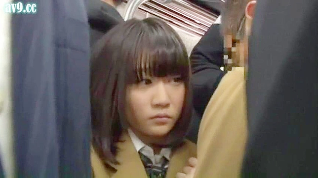 セクシーな女子校生が公共電車でセクシーな女教師に犯される