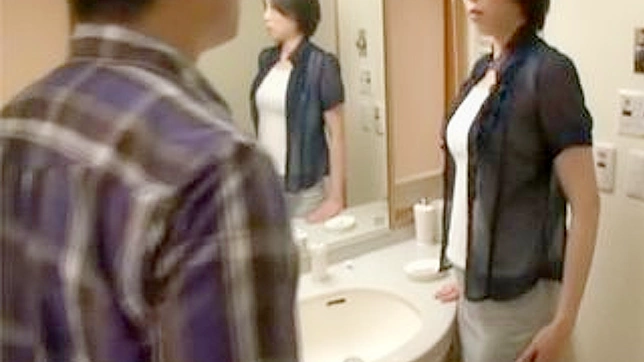 トイレでの出会い - 男が公衆トイレで友人妻のおっぱいを触る