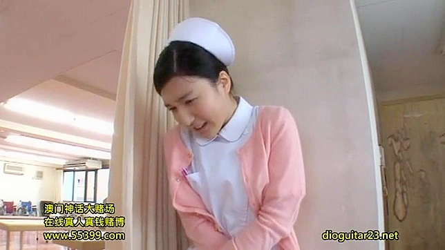 日本の看護師が麻痺患者に廊下で手コキをする
