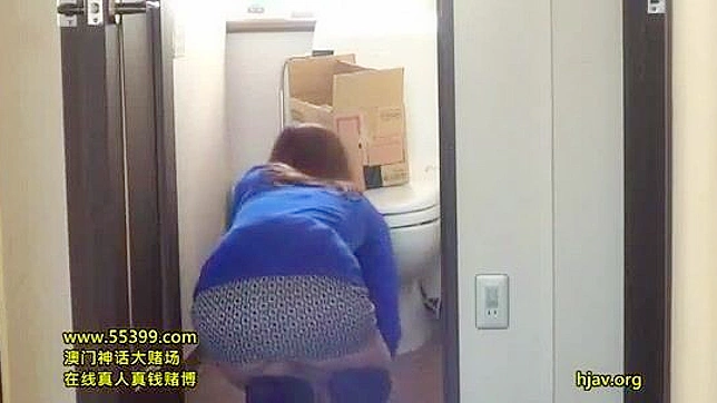 Bold Employee Seduces Boss' wife in Steamy Bathroom Encounter
