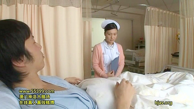 日本人看護助手が患者のエロマッサージとフェラチオで乱れる