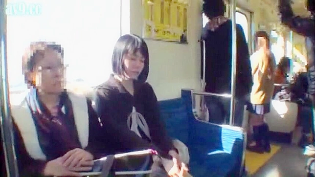 地下鉄ドッキリ-日本で2人の狂人が貧しいティーンにつけこむ