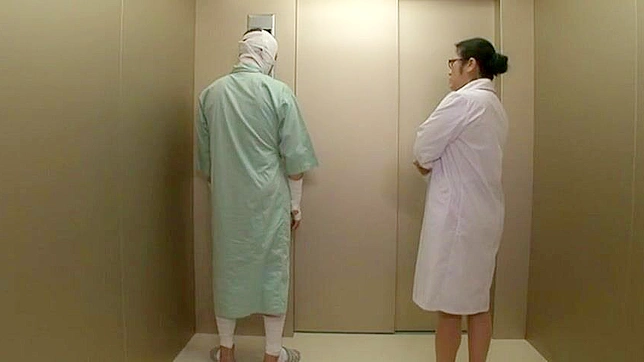 巨乳女医・小向美奈子 狂った患者と病院のエレベーターで乱れる