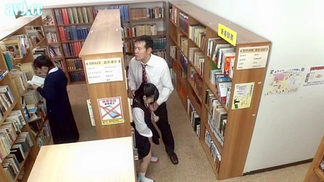 日本の女子校生が先生と秘密の図書館通い
