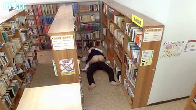 日本の女子校生が先生と秘密の図書館通い