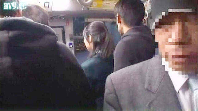 公共バスに縛られる - 日本のティーンエイジャーとのラフ・セックス