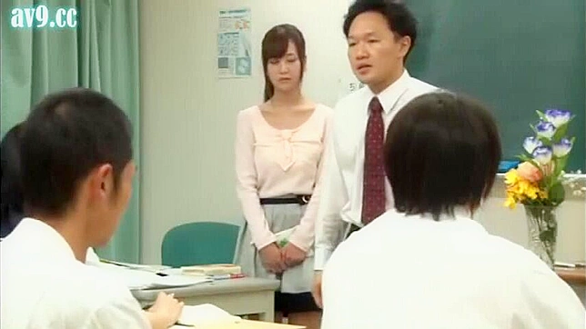 変態同僚が代理教師の大石美咲を生徒の前で乱暴なセックスで懲らしめる