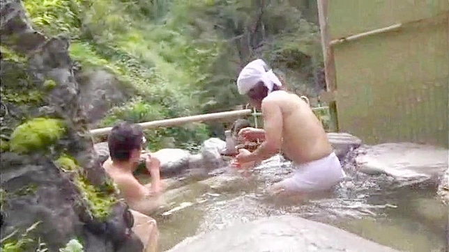巨乳日本人妻がプールで友人2人にダブルチームされる