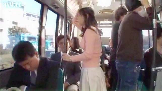 公開マンコプレイ - バスの中でムラムラオヤジに釘付けにされる巨乳JAV