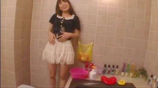 官能的な浸かり方 - アジアの若い美女が蒸し風呂でフェイシャルを受ける