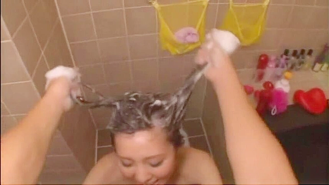 官能的な浸かり方 - アジアの若い美女が蒸し風呂でフェイシャルを受ける