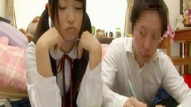 日本の女子校生の宿題を手伝う熟女変態、代わりにエッチなことをされる