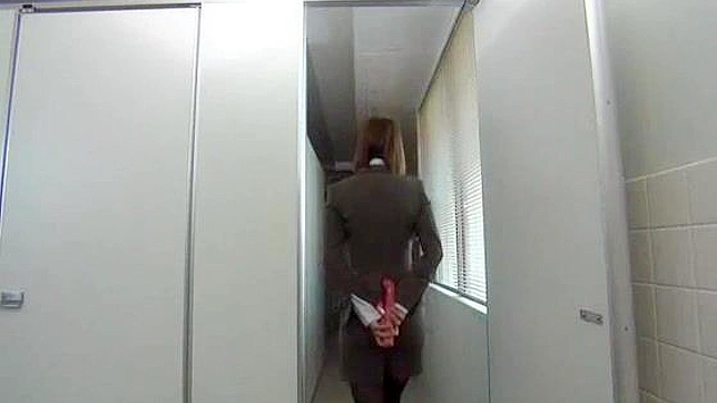 Sexy Surprise in the Restroom! Secretly Spying on a Coworker Intimate Moment