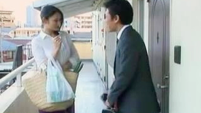 リスキービジネス - 不器用な主婦・村上里沙 コーヒーをこぼした後、見知らぬ男と熱い出会い。