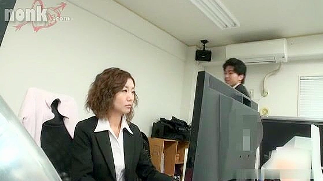 UNCENSORED 日本人秘書、複数のパートナーとオフィスでワイルドなアフターアワー