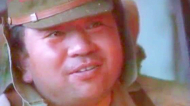 女性軍将校がアジア人兵士に乱暴な輪姦で復讐する