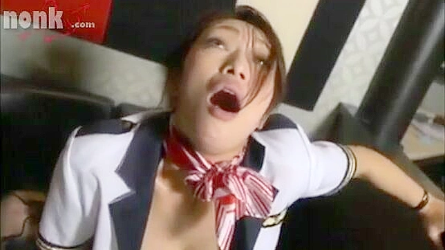 玲子、オリエンタル・ポルノ・ビデオで秘密の欲望に迫る