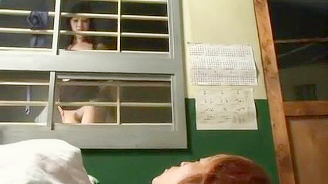 UNCENSORED 刑務所でのセックス - アジアン・ポルノで男性受刑者が女性看守に犯される。