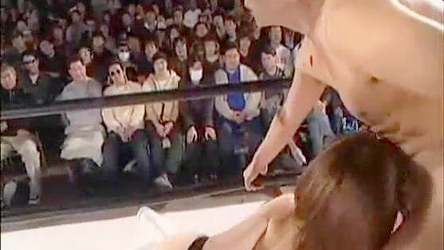 日本プロレスのリングで激しいファック