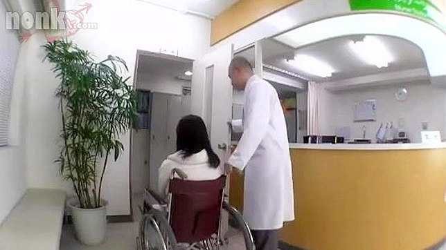 ドクター・オーダー - 車椅子の吉永あかねが親密な診察を受ける