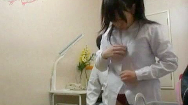 アジア人女子学生、初めての婦人科検診で衝撃の発見