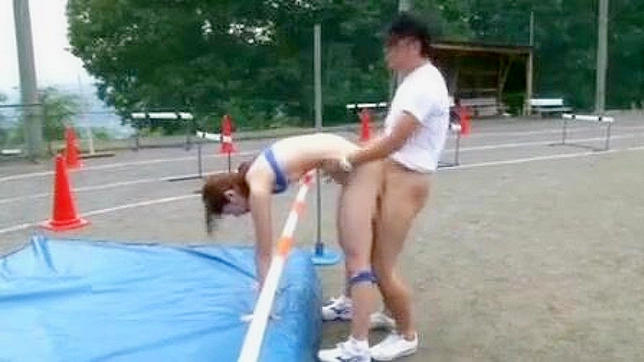 日本のポルノビデオ - ハイジャンプする少女のために時間が止まる