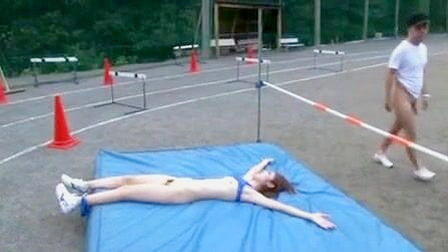 日本のポルノビデオ - ハイジャンプする少女のために時間が止まる