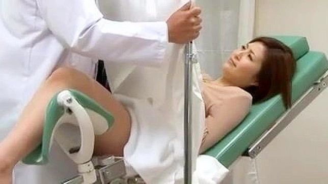 Experienced Gynecologist Pleasures MILF with his Cock