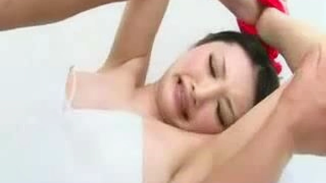 アジアン・ポルノ・ビデオで仮面舞踏会のファンタジーが実現する