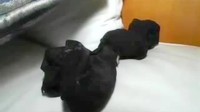 UNCENSOREDアジアン・ポルノ・ビデオ - 寝ているティーンが変態に犯される