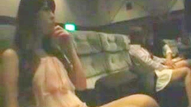 暗闇の中で欲望を解き放つ - 日本のポルノビデオ