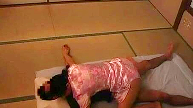 日本のセクシーなマッサージが情熱的なセックスに導く