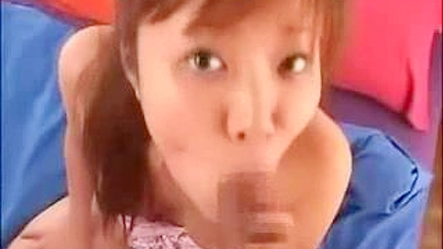 エロティックなティーン、会田由愛がアジア人のポルノ・ビデオに出演する