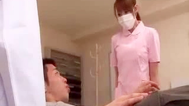 東洋人看護師が患者と医師の前で屈辱的な瞬間