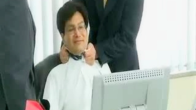 オフィスの同窓会で欲望を再燃させる - 日本のポルノビデオ