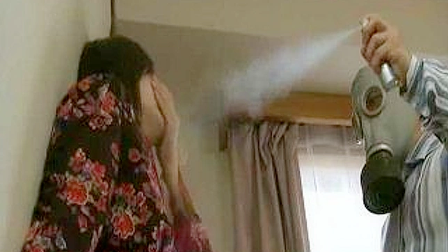 隣人の卑劣な計画、日本人の美女に睡眠ガスをかける