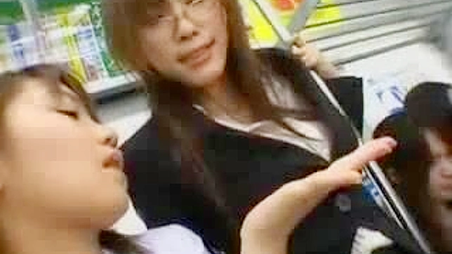 日本人女性とバス車内で痴漢行為
