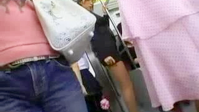 日本人女性とバス車内で痴漢行為