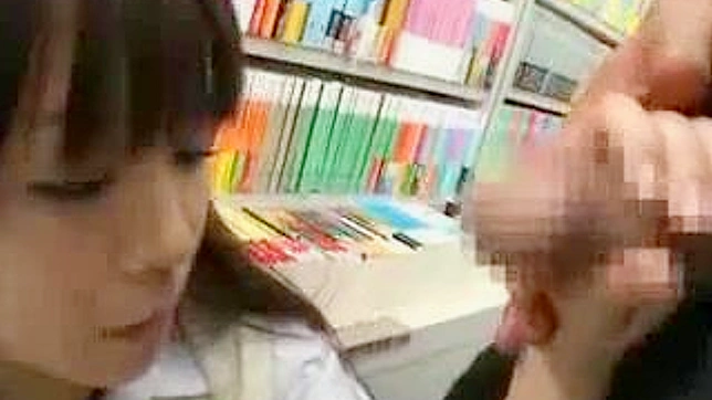 本の虫の愉しみ - 女子校生が店内で手マン＆ファックされる