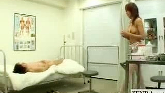 アジア人看護師が全裸の男子学生を扱き下ろす美乳シーン